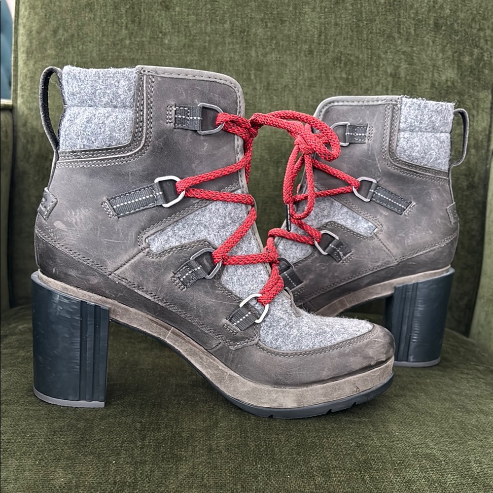 Sorel Women's Gray and Red Boots